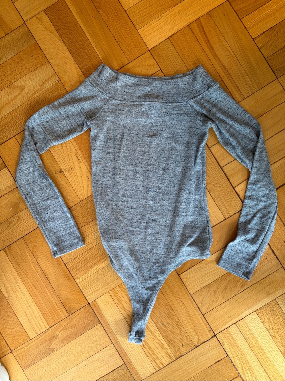 Splendid Heather Gray Long Sleeve Off-Shoulder Bodysuit Sz Small. Comfy Stretch